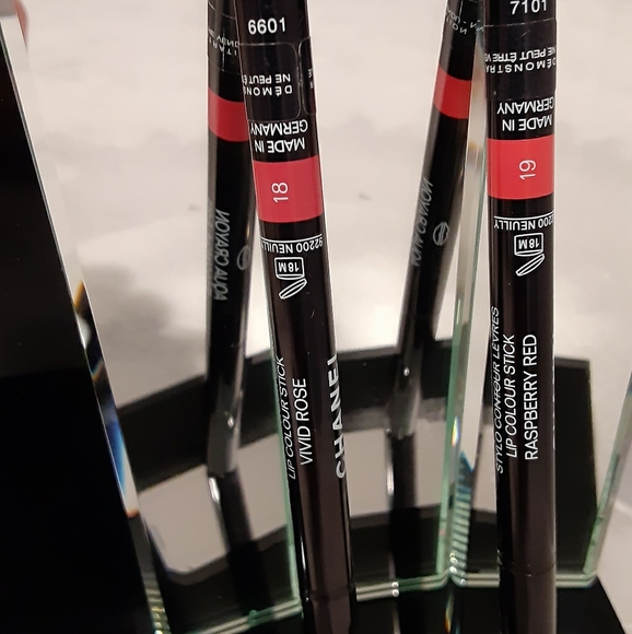 2 roll up lip liners - Picture 1 of 1